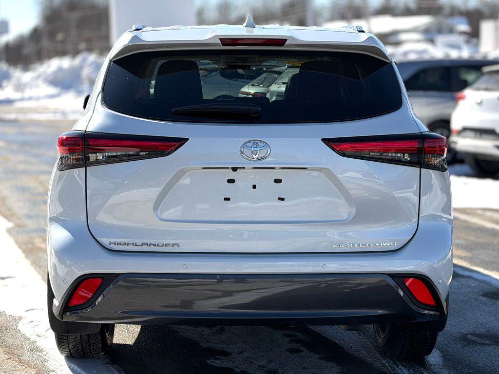 used 2023 Toyota Highlander car, priced at $38,450