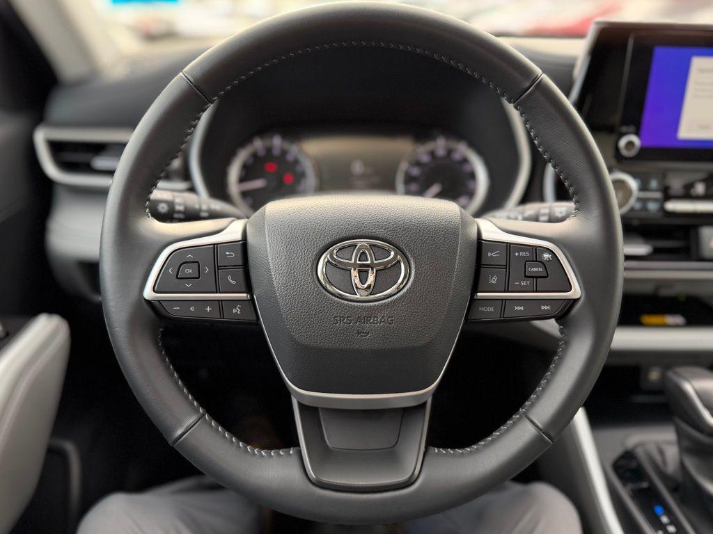 used 2023 Toyota Highlander car, priced at $32,378