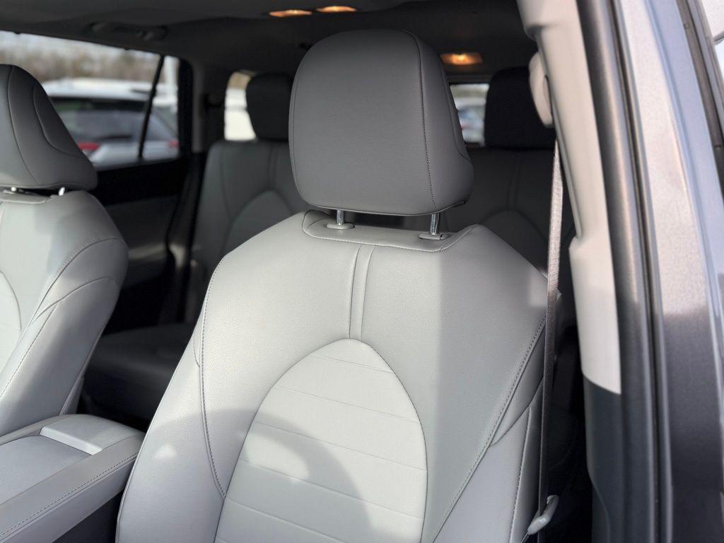 used 2023 Toyota Highlander car, priced at $32,378