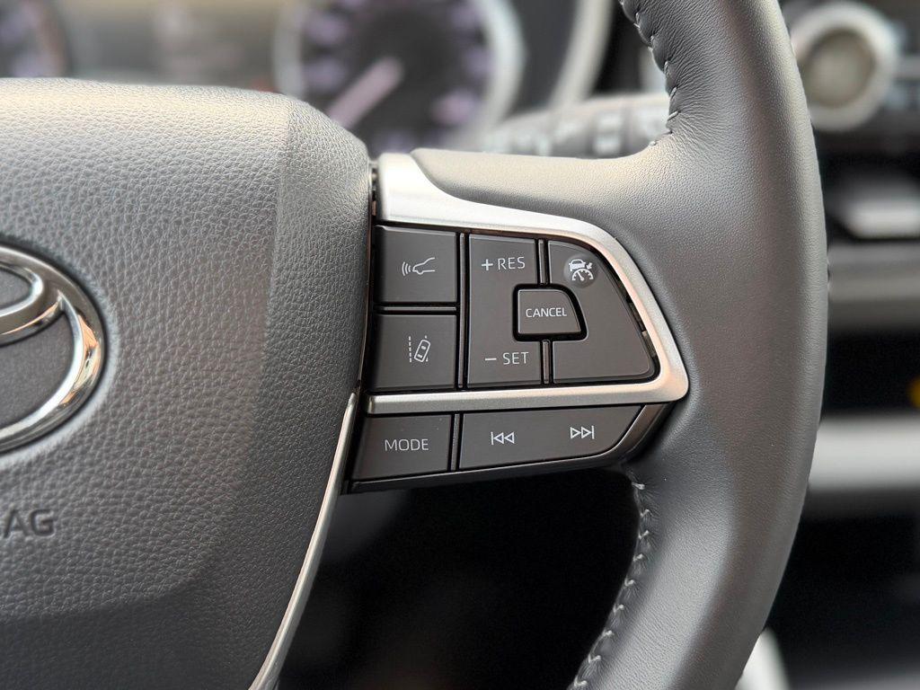 used 2023 Toyota Highlander car, priced at $32,378