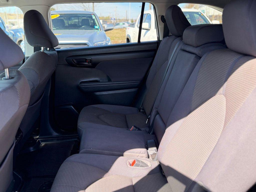 used 2023 Toyota Highlander car, priced at $31,998