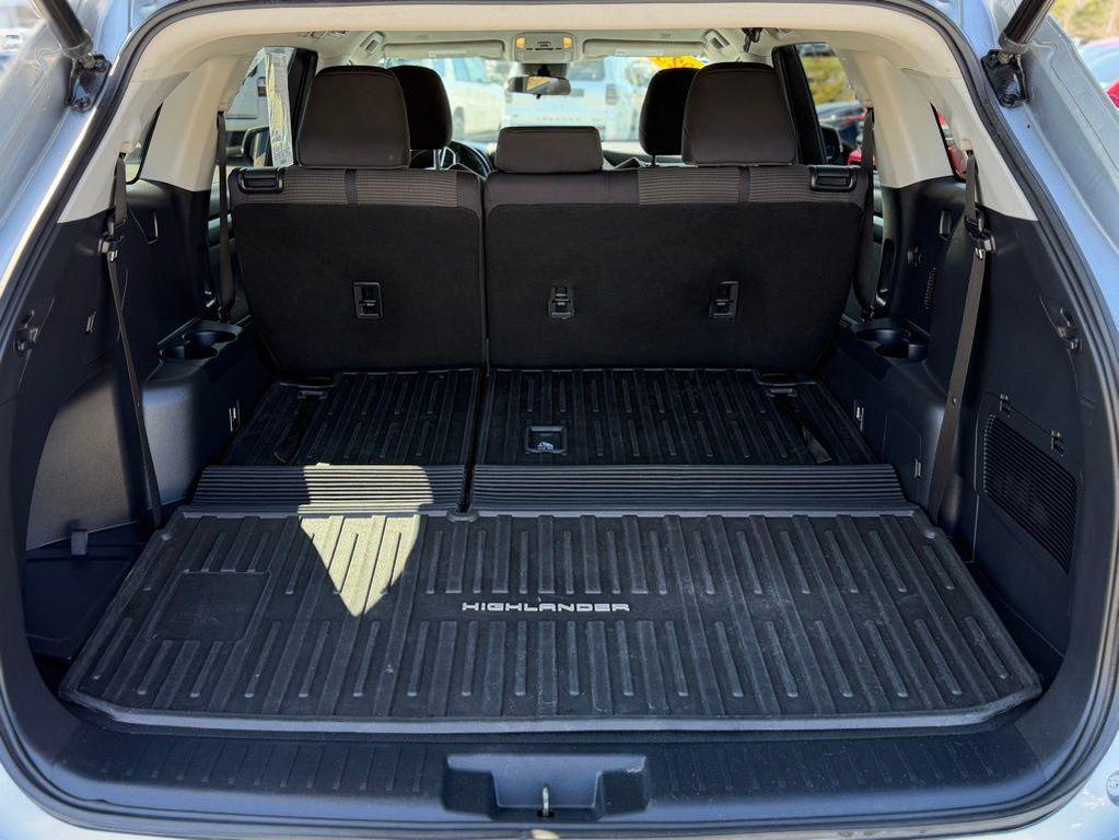 used 2023 Toyota Highlander car, priced at $31,998