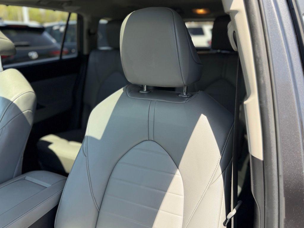 used 2023 Toyota Highlander car, priced at $36,159