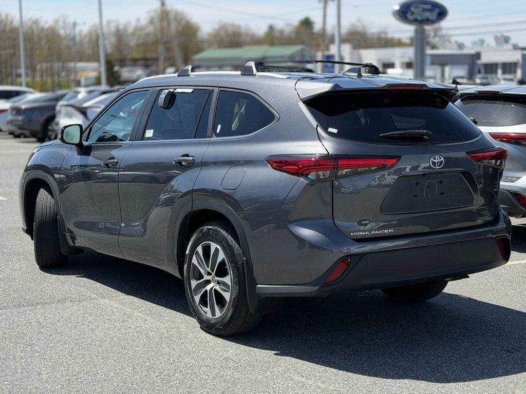 used 2023 Toyota Highlander car, priced at $36,159