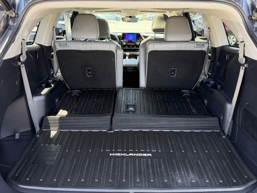 used 2023 Toyota Highlander car, priced at $36,159