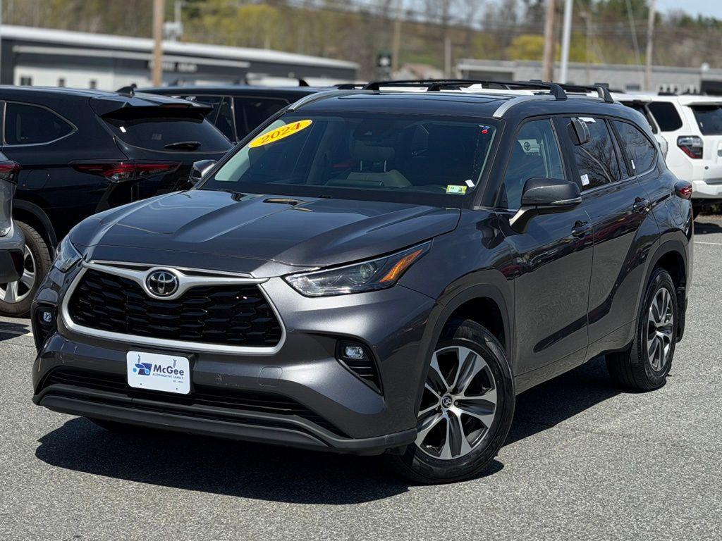 used 2023 Toyota Highlander car, priced at $36,159