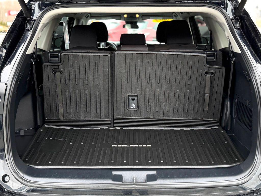 used 2024 Toyota Highlander car, priced at $37,399