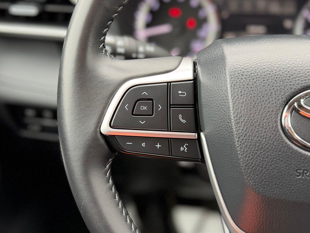 used 2024 Toyota Highlander car, priced at $37,399