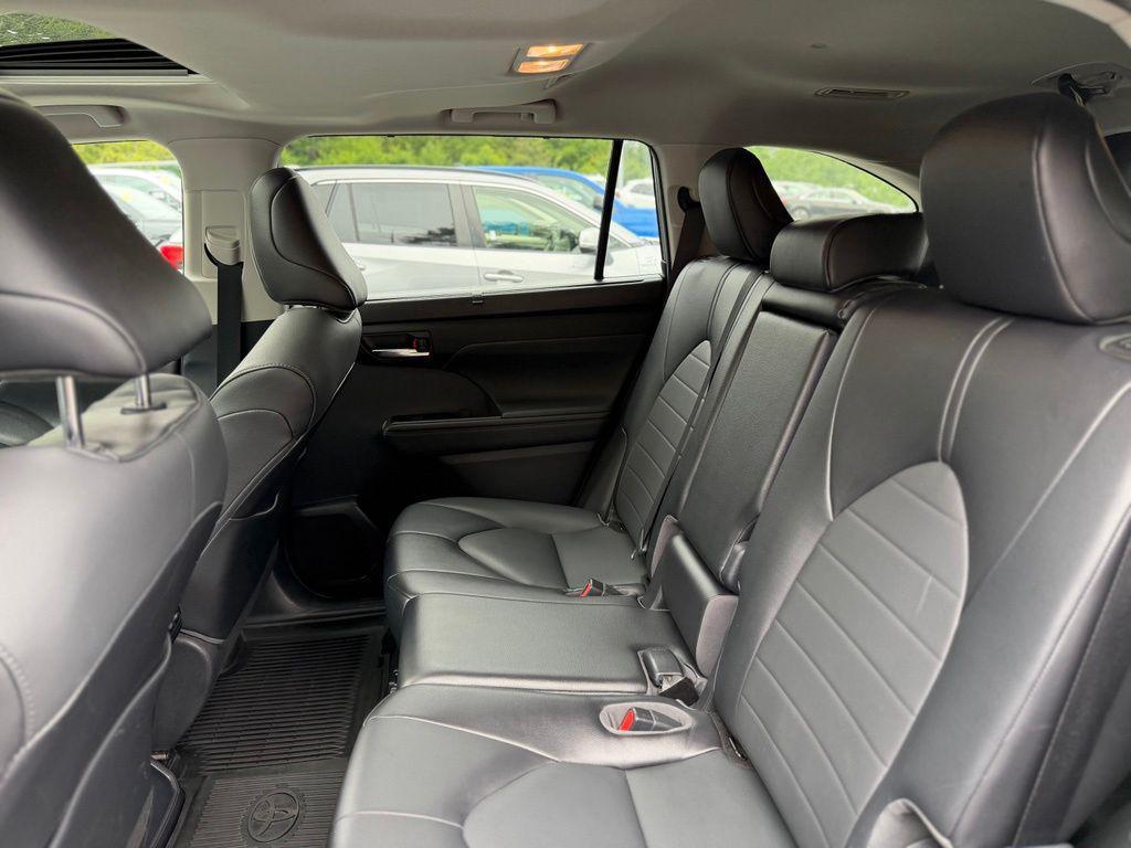 used 2021 Toyota Highlander Hybrid car, priced at $34,011