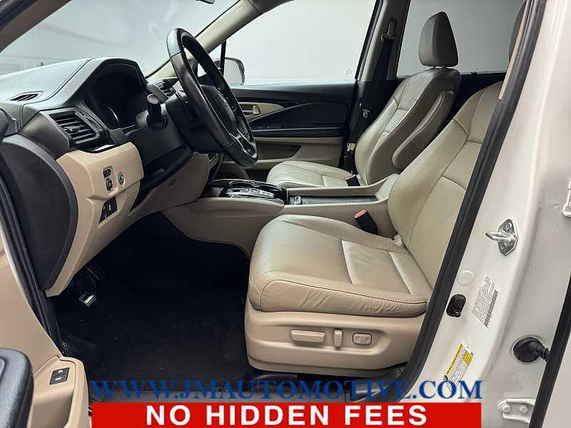 used 2022 Honda Pilot car, priced at $28,995