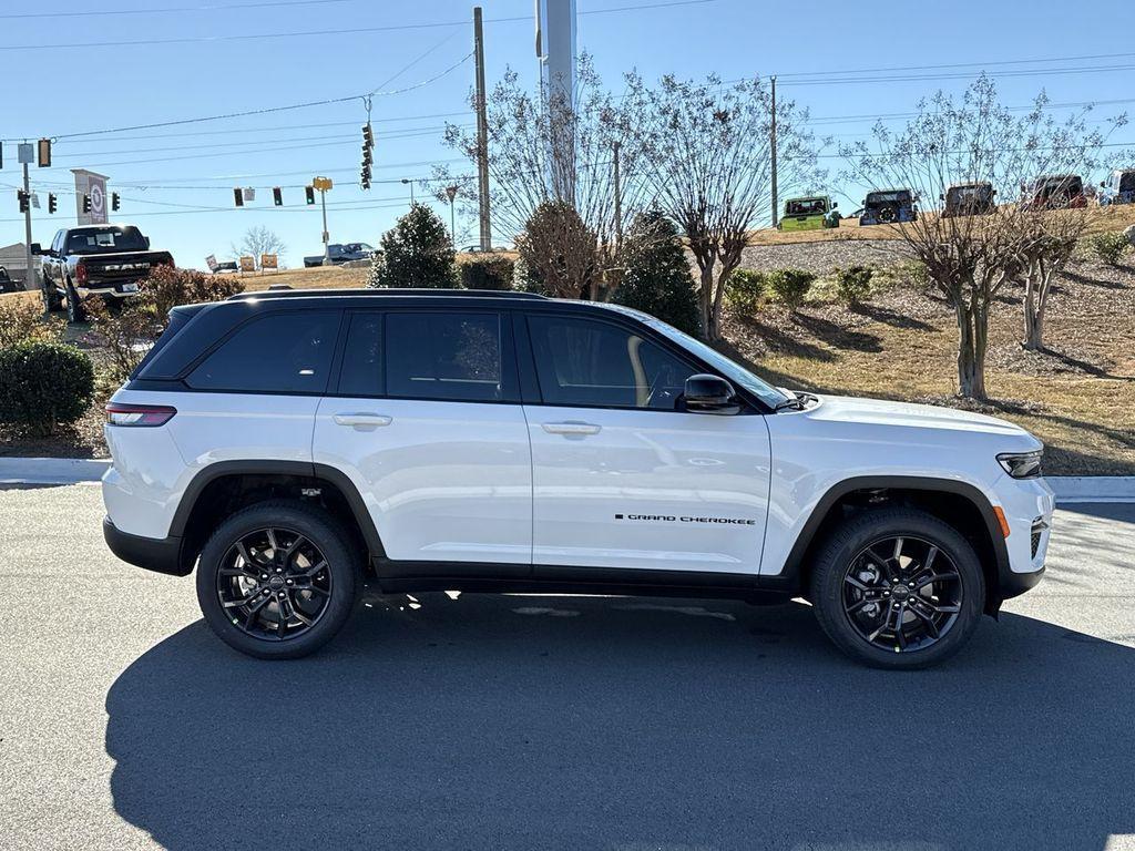new 2025 Jeep Grand Cherokee car, priced at $45,186