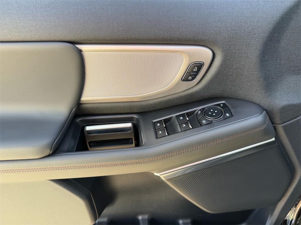 new 2025 Ford Expedition car, priced at $70,345