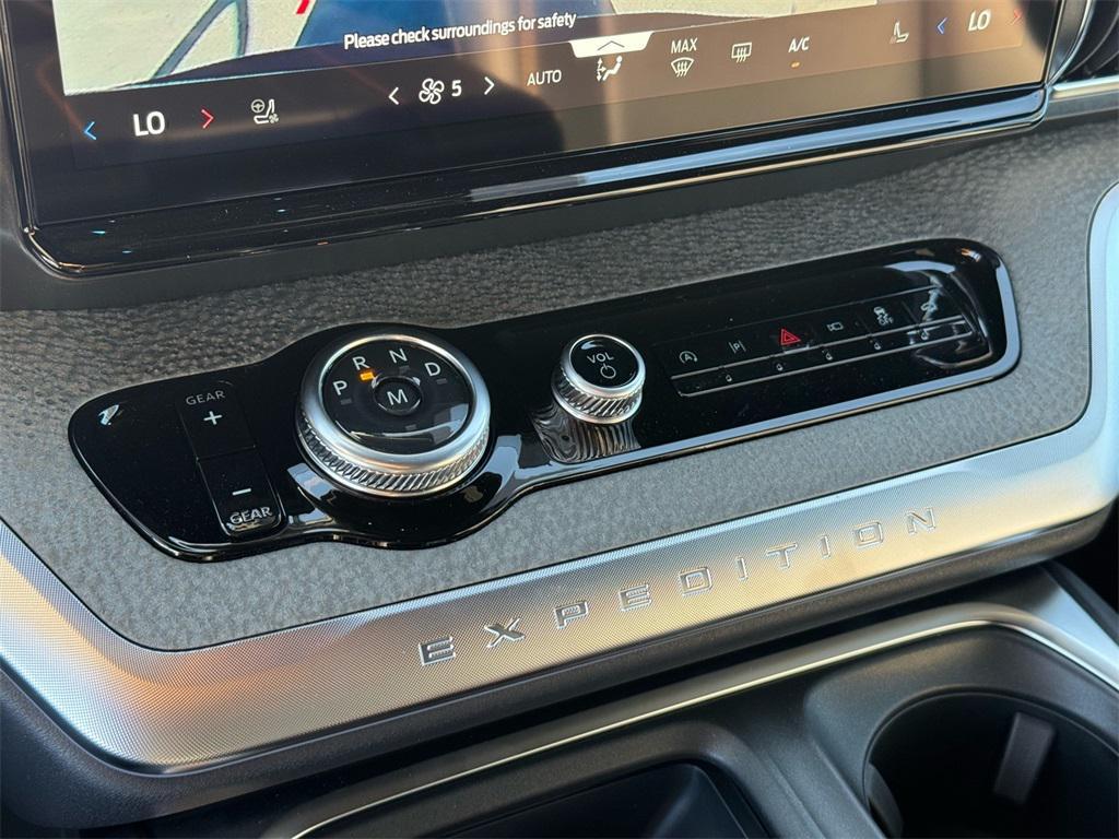 new 2025 Ford Expedition car, priced at $80,525