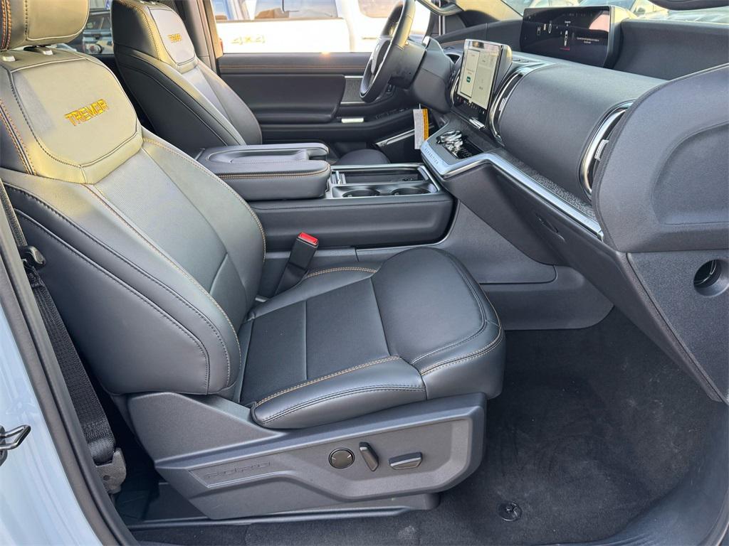 new 2025 Ford Expedition car, priced at $82,940