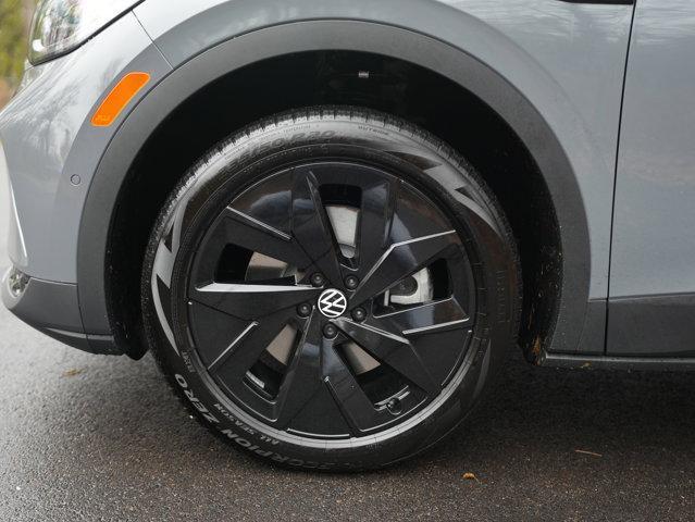 new 2025 Volkswagen ID.4 car, priced at $52,690