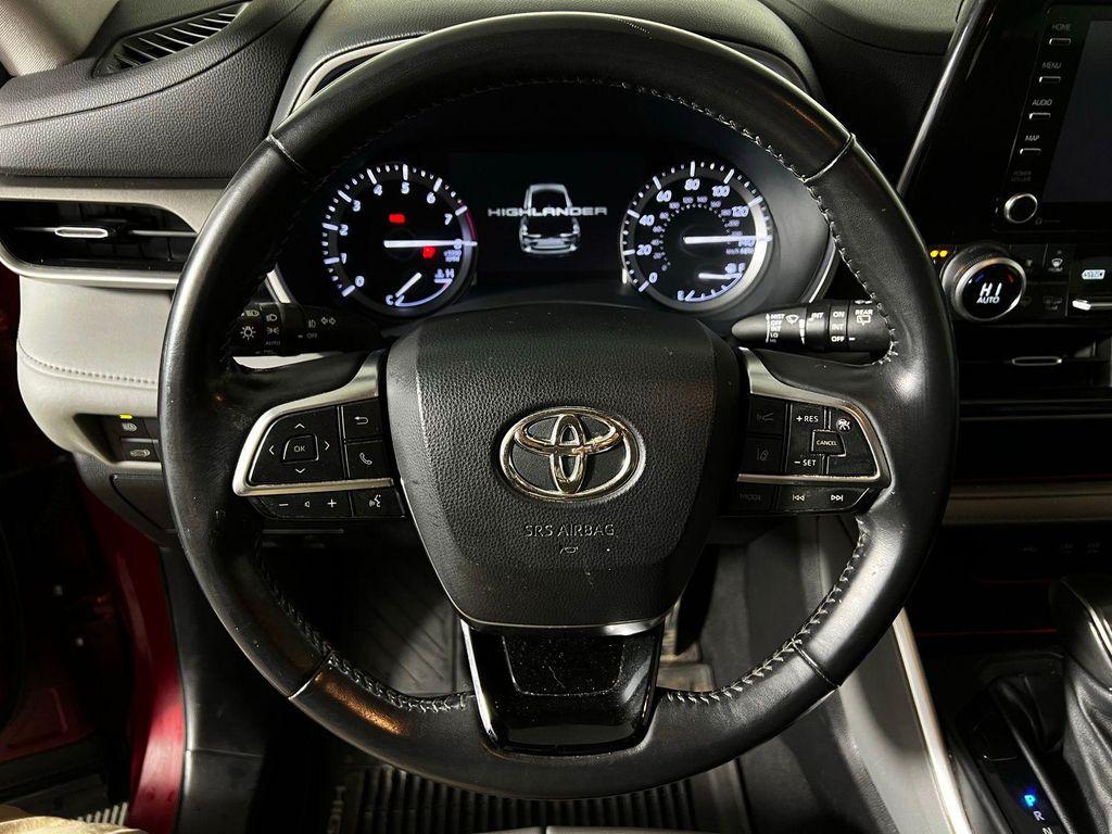 used 2021 Toyota Highlander car, priced at $21,900