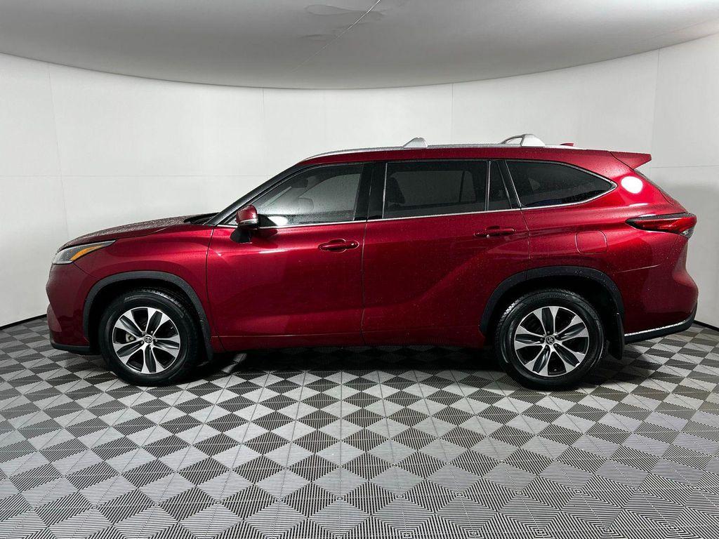 used 2021 Toyota Highlander car, priced at $21,900