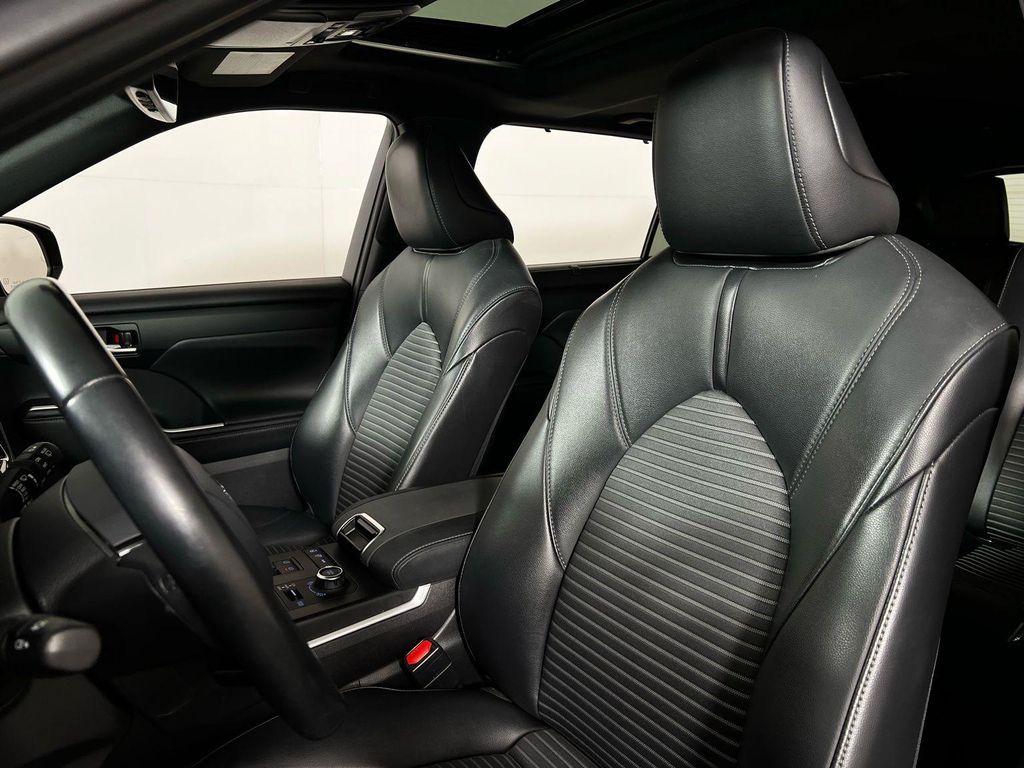 used 2021 Toyota Highlander car, priced at $31,648