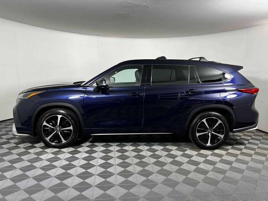used 2021 Toyota Highlander car, priced at $31,648