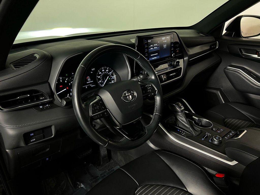 used 2021 Toyota Highlander car, priced at $31,648