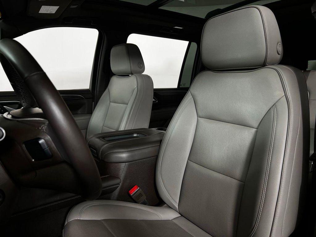 used 2022 GMC Yukon XL car, priced at $44,676