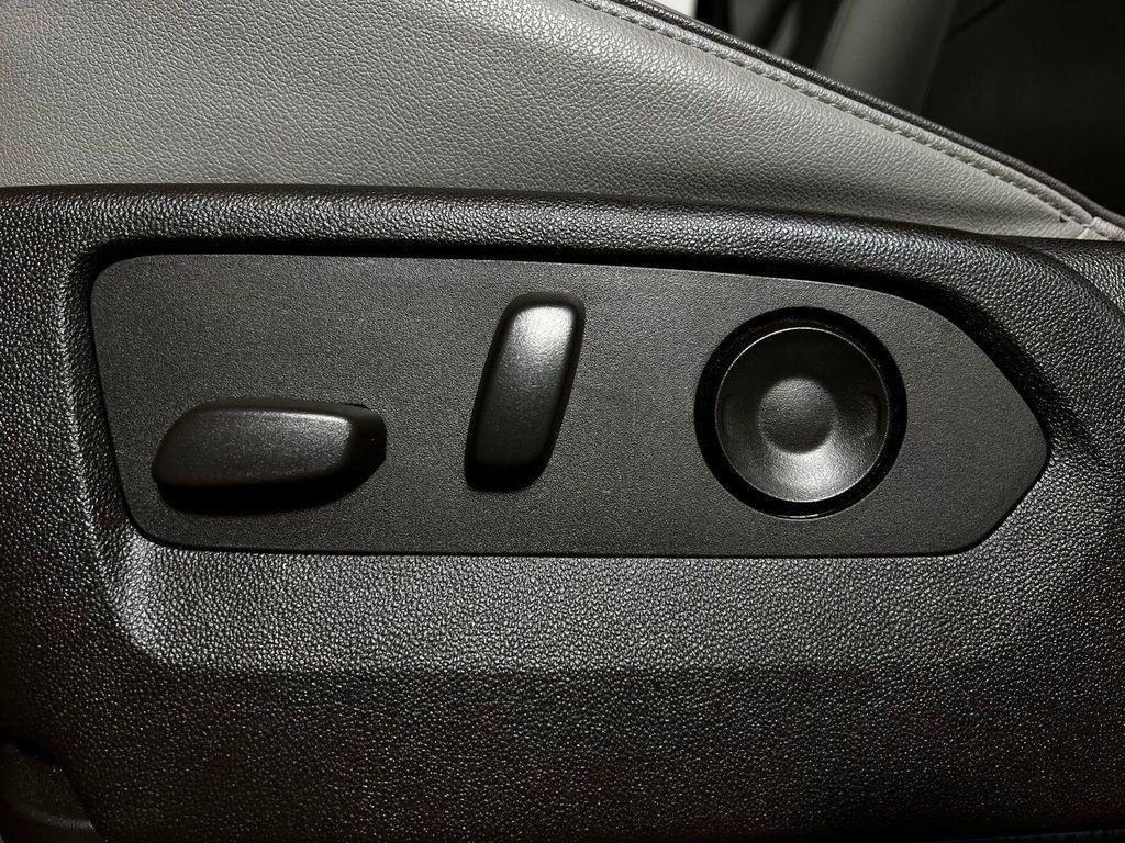 used 2022 GMC Yukon XL car, priced at $44,676