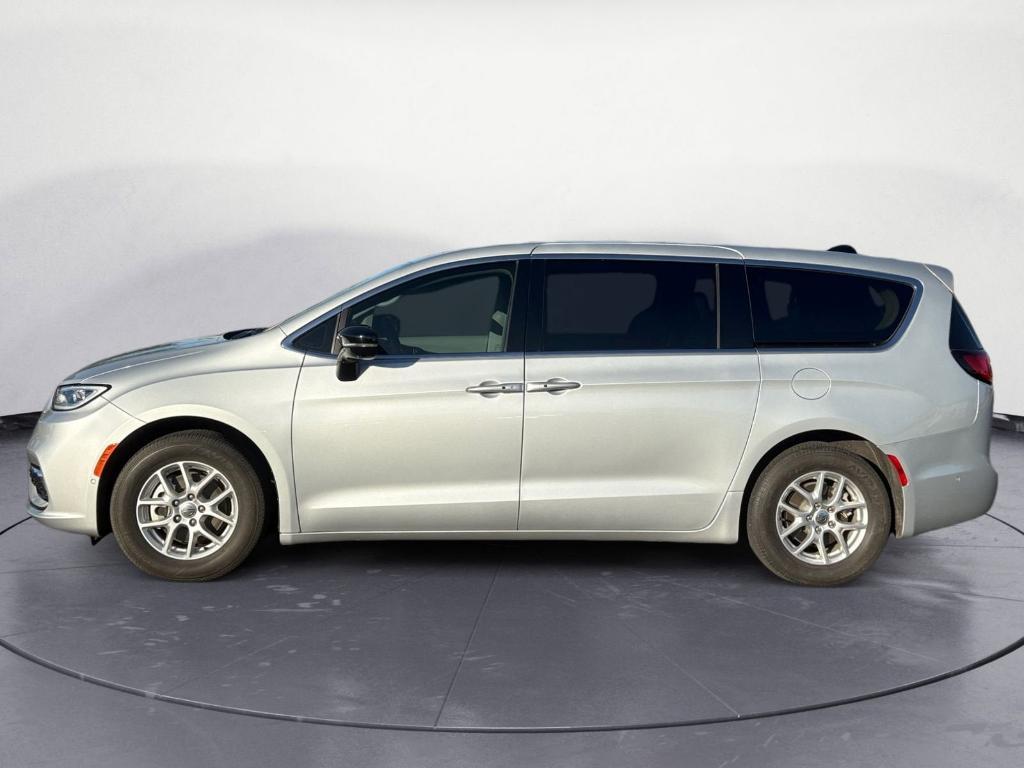 used 2024 Chrysler Pacifica car, priced at $28,816