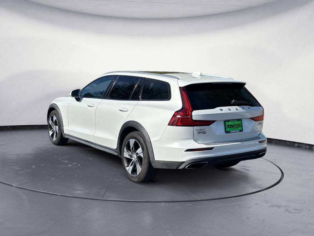 used 2021 Volvo V60 Cross Country car, priced at $25,017