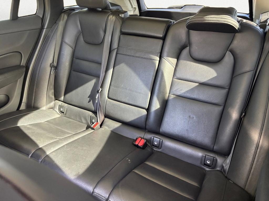 used 2021 Volvo V60 Cross Country car, priced at $25,017