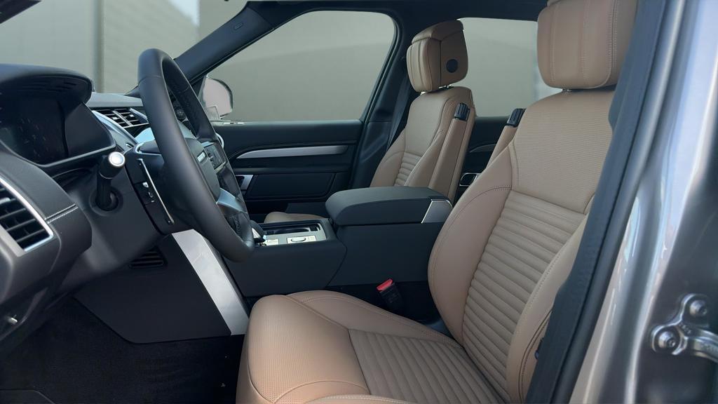new 2026 Land Rover Discovery car, priced at $71,900