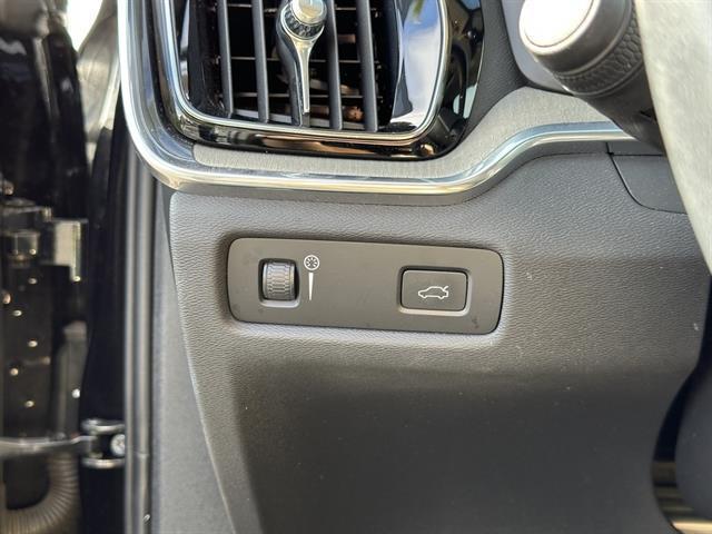 used 2021 Volvo V60 Cross Country car, priced at $20,902