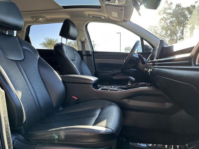 used 2025 Kia Sorento car, priced at $32,230