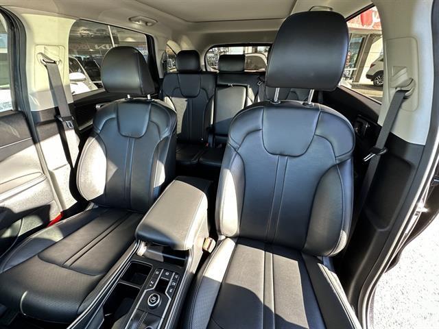 used 2025 Kia Sorento car, priced at $32,230