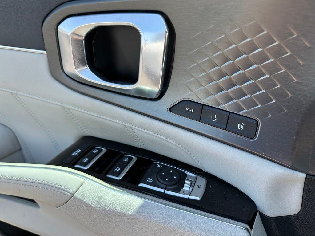 used 2023 Kia Sorento Hybrid car, priced at $34,079