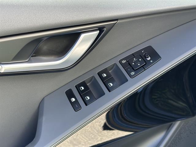 used 2025 Kia Niro car, priced at $25,990