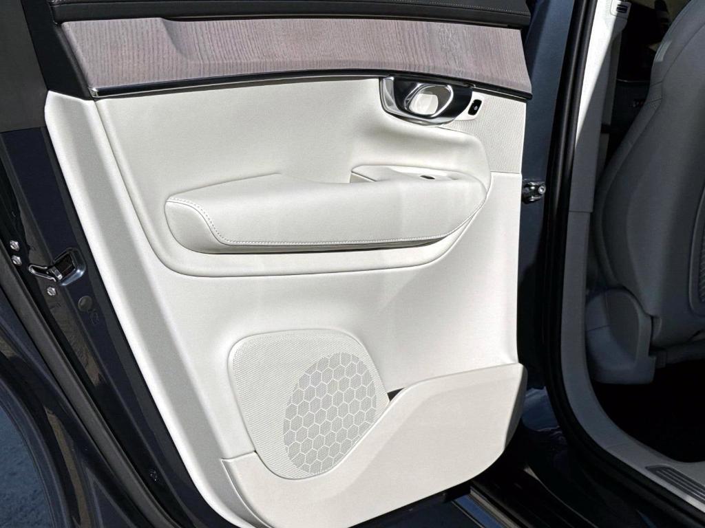 new 2026 Volvo XC90 Plug-In Hybrid car, priced at $85,625