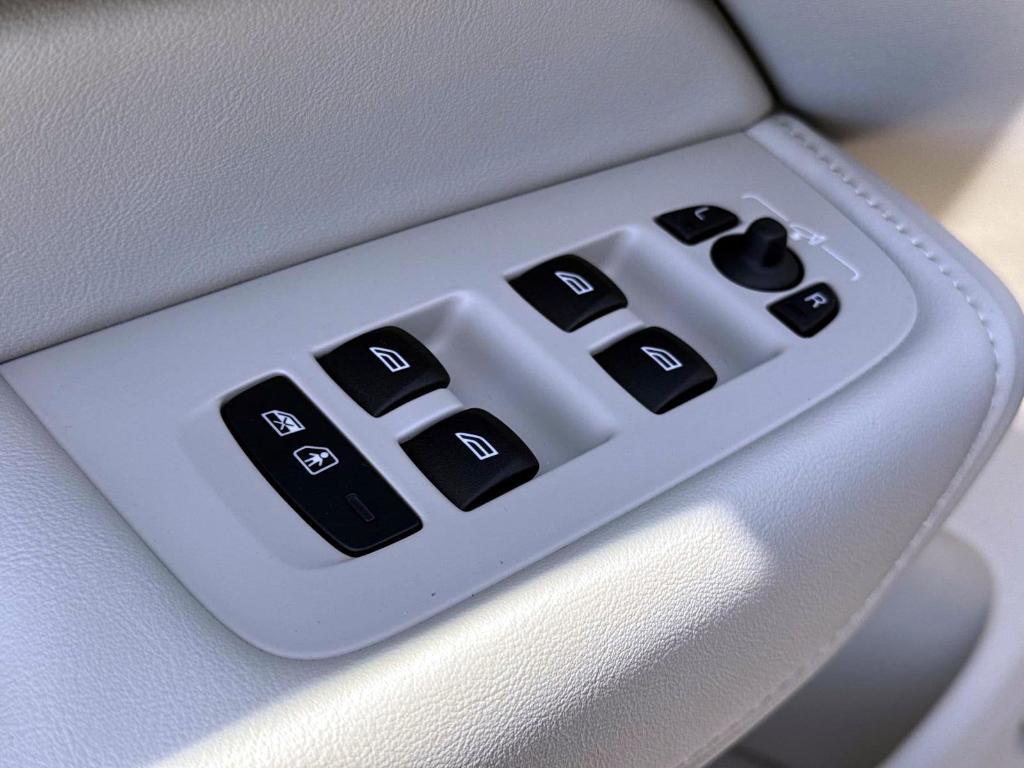 new 2026 Volvo XC60 Plug-In Hybrid car, priced at $75,235