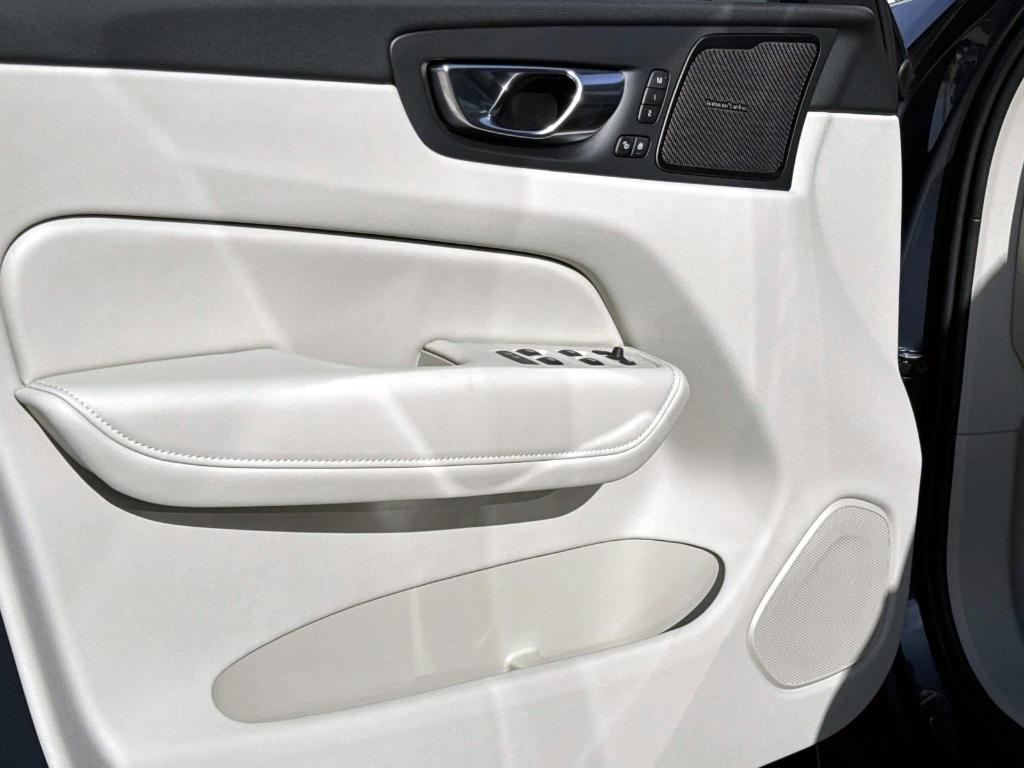 new 2026 Volvo XC60 Plug-In Hybrid car, priced at $75,235