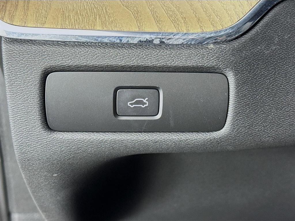 new 2026 Volvo XC60 car, priced at $57,985