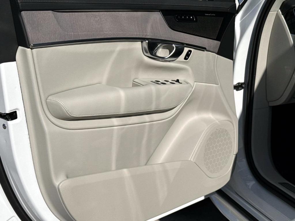 new 2026 Volvo XC90 car, priced at $75,155