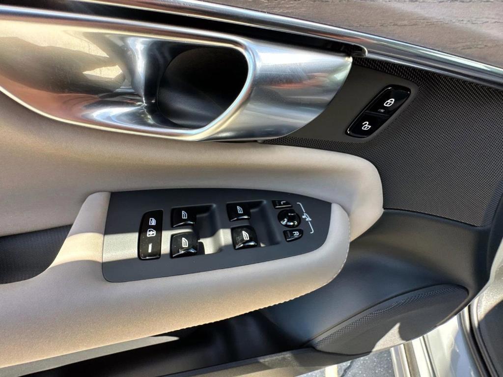 new 2025 Volvo XC90 Plug-In Hybrid car, priced at $69,995