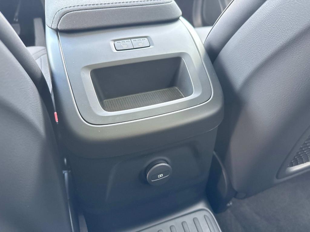 new 2026 Volvo XC60 Plug-In Hybrid car, priced at $70,085