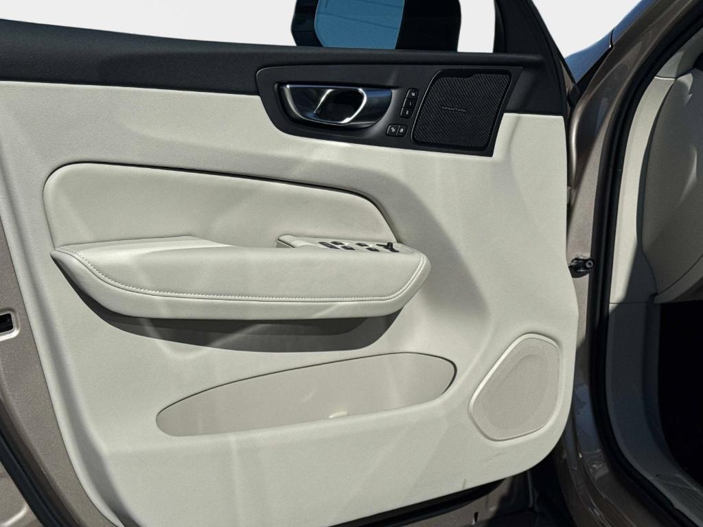 new 2026 Volvo XC60 car, priced at $63,935