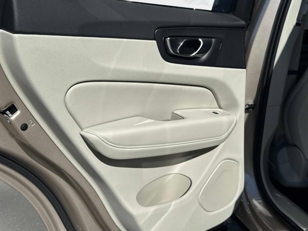 new 2026 Volvo XC60 car, priced at $63,935