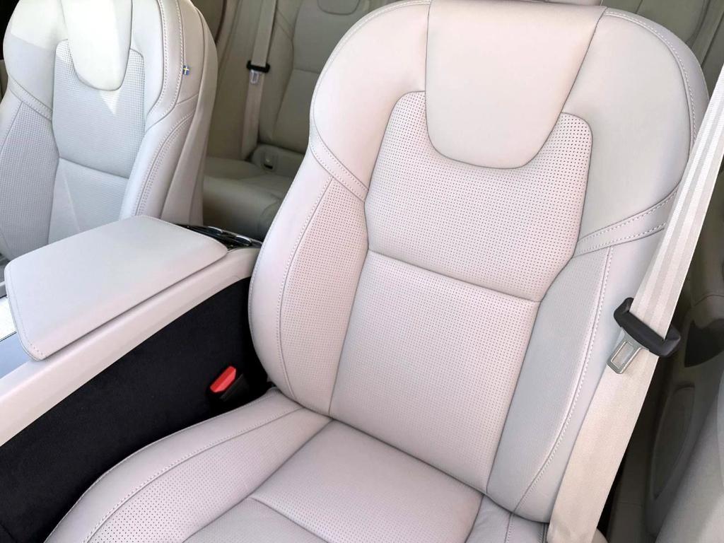 new 2026 Volvo XC60 car, priced at $62,175