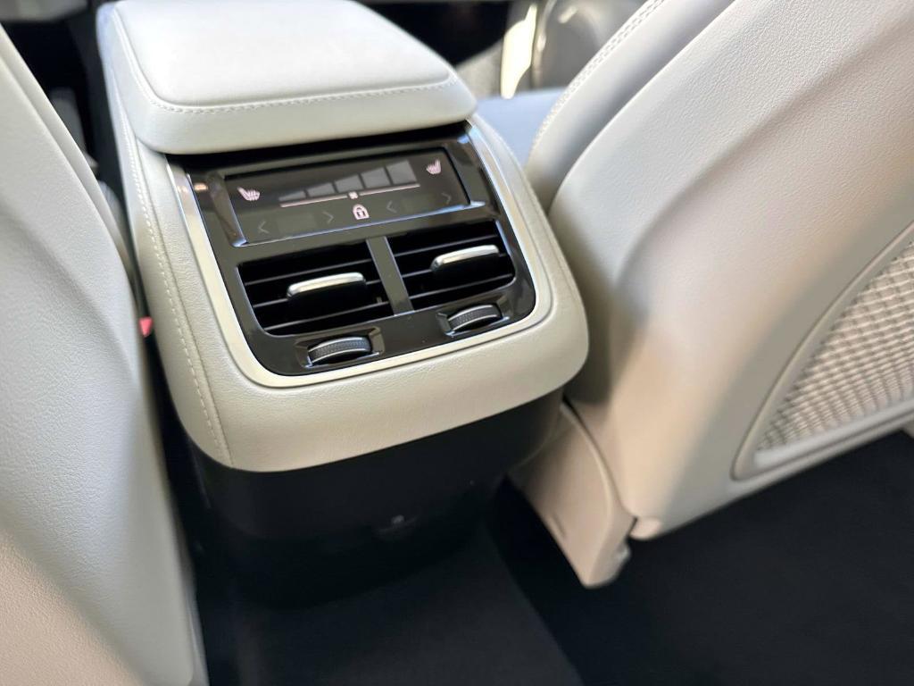 new 2026 Volvo XC90 car, priced at $75,155