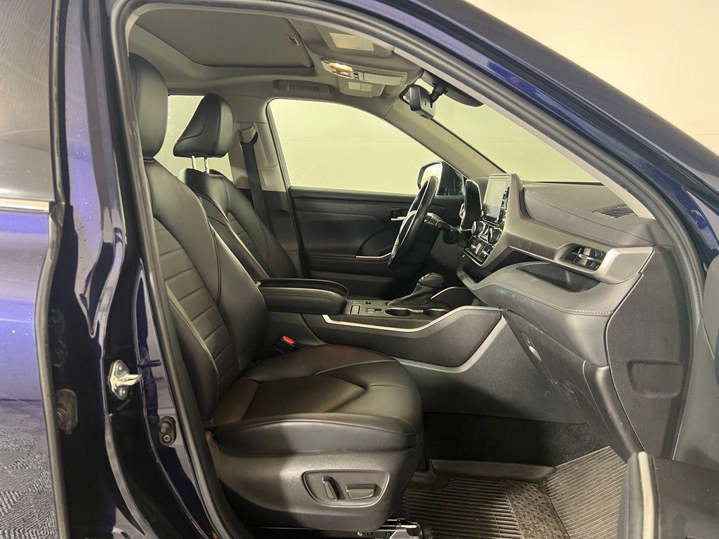 used 2022 Toyota Highlander car, priced at $32,988