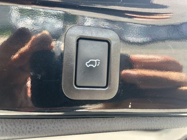 used 2019 Toyota Highlander car, priced at $25,399
