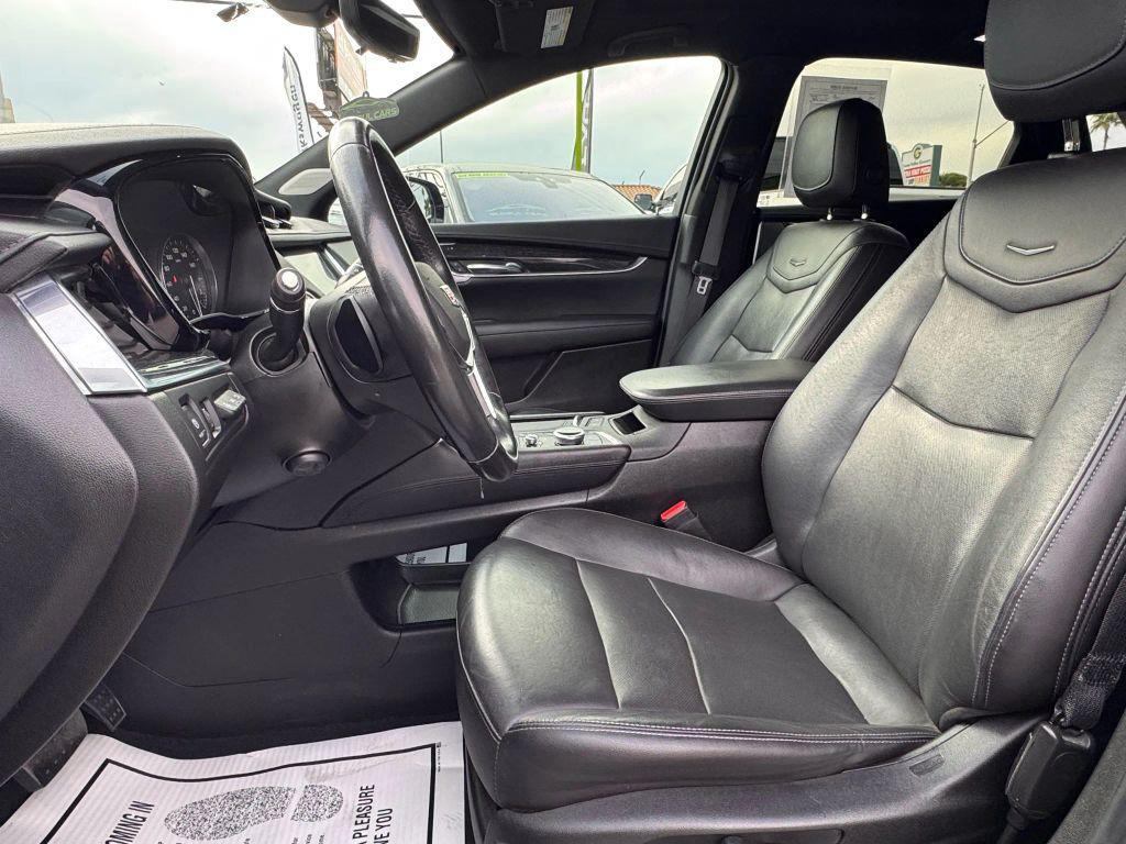 used 2021 Cadillac XT5 car, priced at $22,999