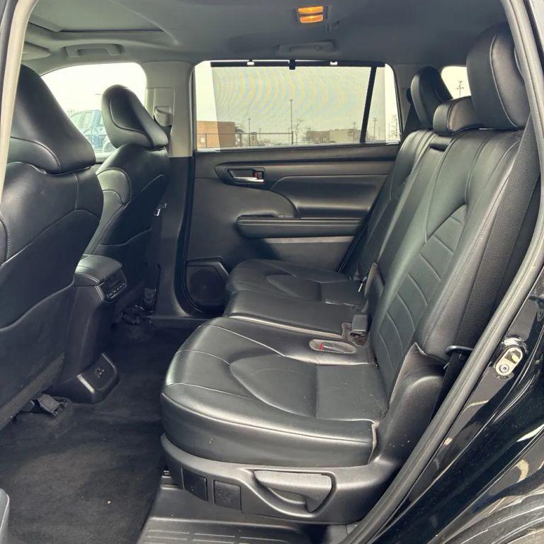 used 2022 Toyota Highlander car, priced at $36,999